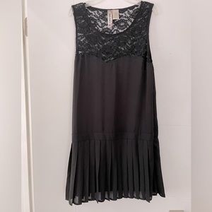 Mimi Chica pleated mini dress